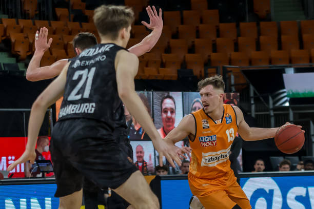 不少年轻球 不少年轻球