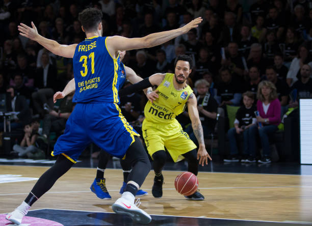 马刺通过快 马刺通过快